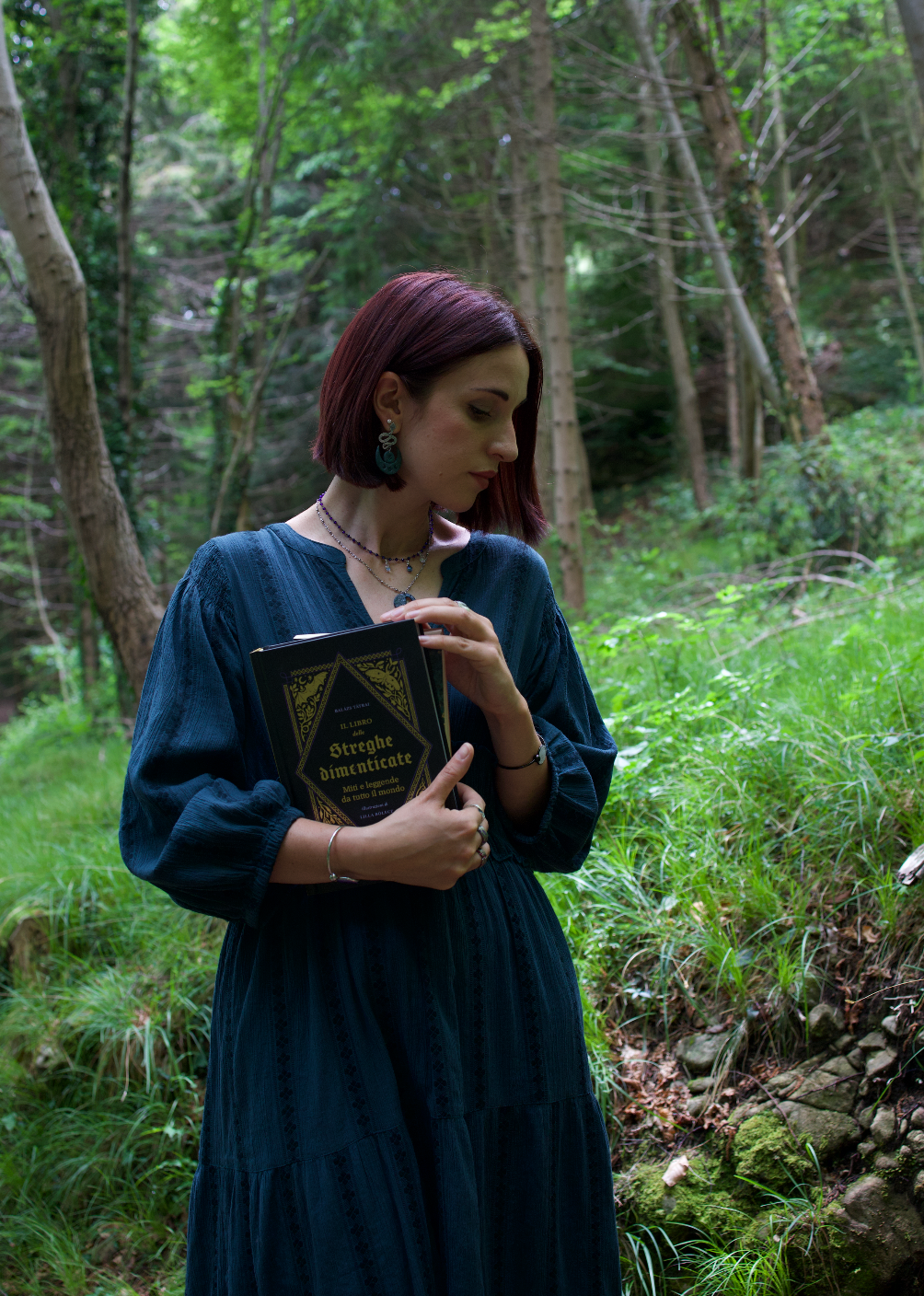 Athina jewels gioielli fatti a mano ispirati al mondo della mitologia femminile e le streghe e a libri di narrativa femminile.